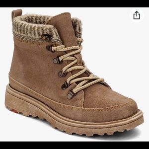 NEW Born Orlene Boots